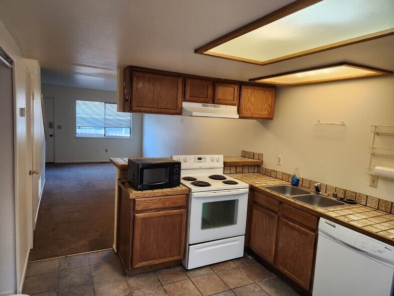 Building Photo - 1225 N Sierra St