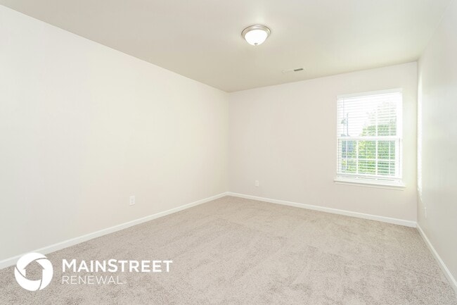 Building Photo - 3960 Foliage Dr