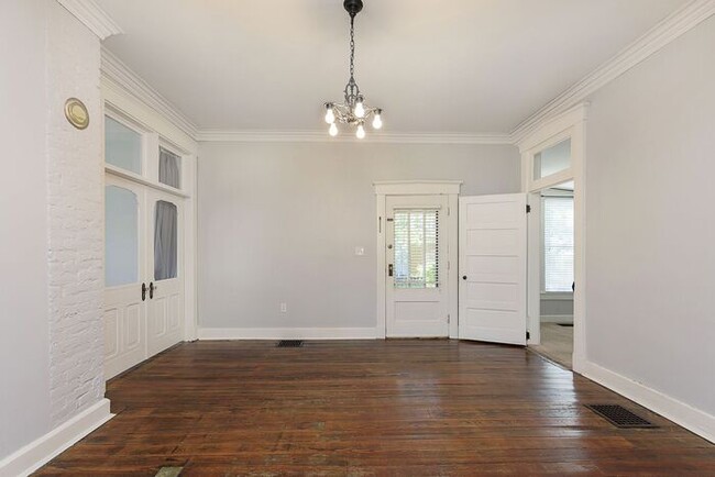 Building Photo - Beautifully updated Historic Bungalow