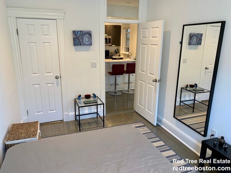 Building Photo - 100 Peterborough St