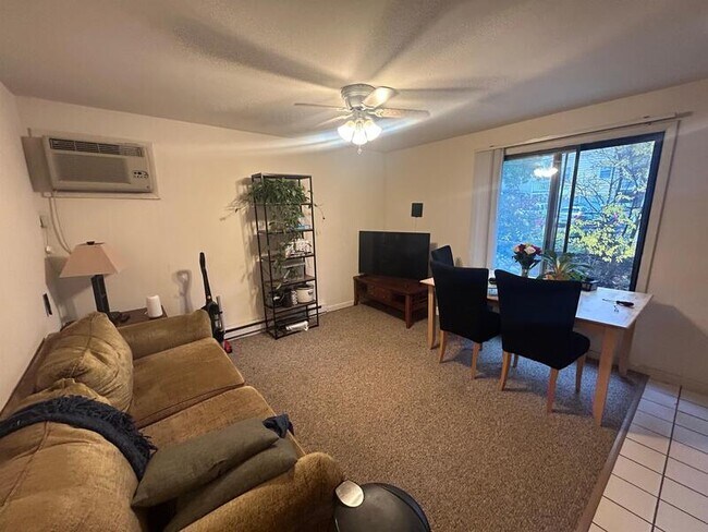 Building Photo - 134 E Johnson St