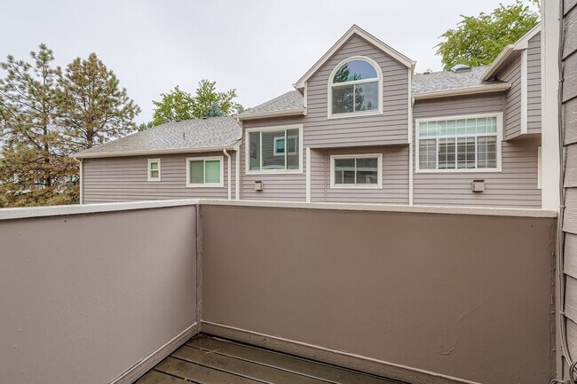 Building Photo - Wonderful 2BD/2.5BA Condo in Excellent Loc...