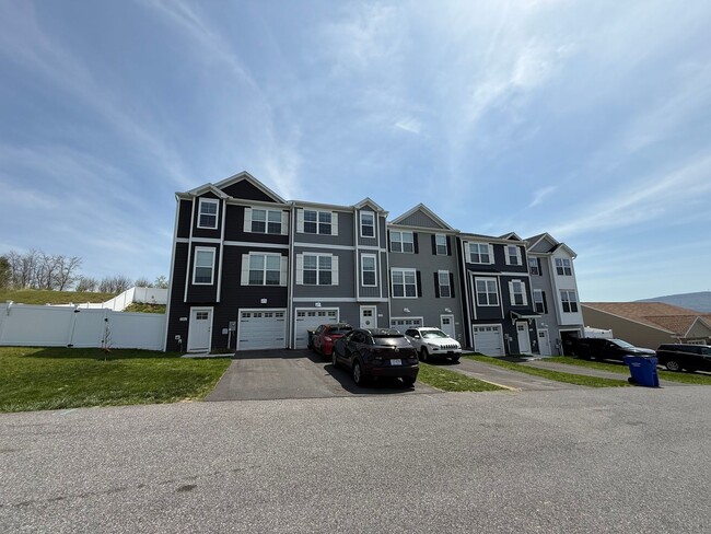 Building Photo - 11106 Gopher Dr N