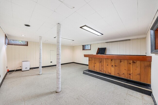 Building Photo - 1 Blackthorn Ln