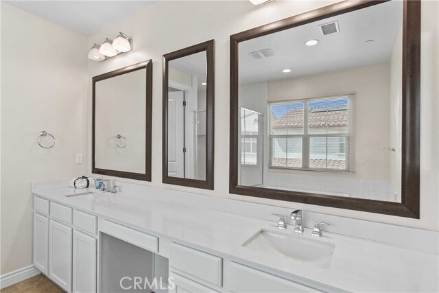 Building Photo - 105 Cordial