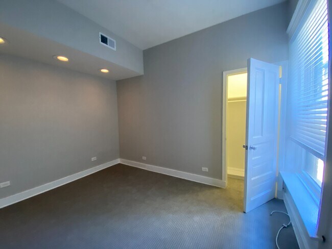 Building Photo - 2719 N Pine Grove Ave