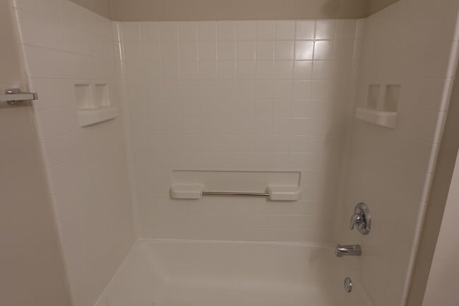 Building Photo - 1136 N Claremont Dr