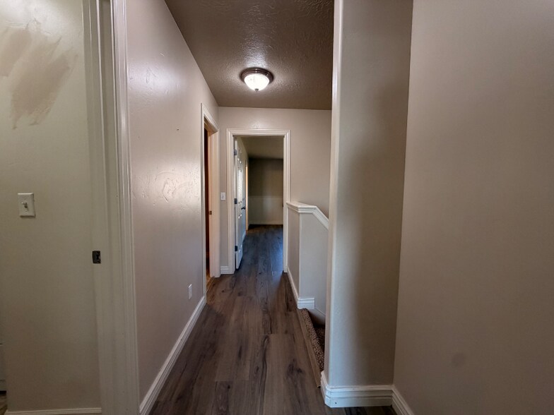 Building Photo - 1987 Churchill Dr