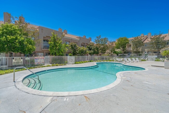 Building Photo - The Palisades -  3 Bedroom Townhome for Rent in Stevenson Ranch!