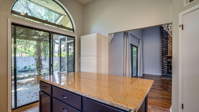 Building Photo - 4 BR / 2.5 BA – RARE FIND IN ROCKY BAYOU
