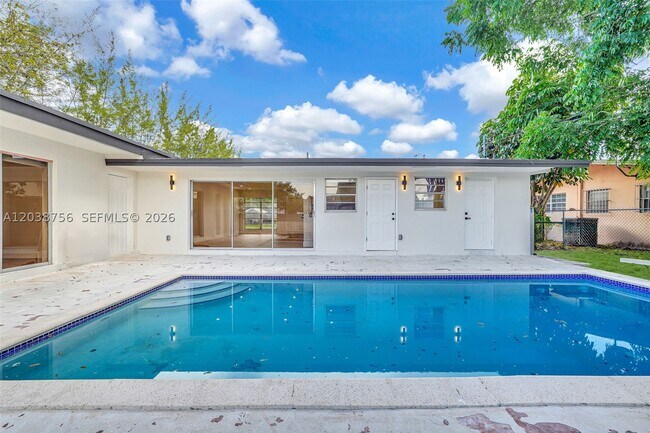 Building Photo - 8201 SW 42nd St