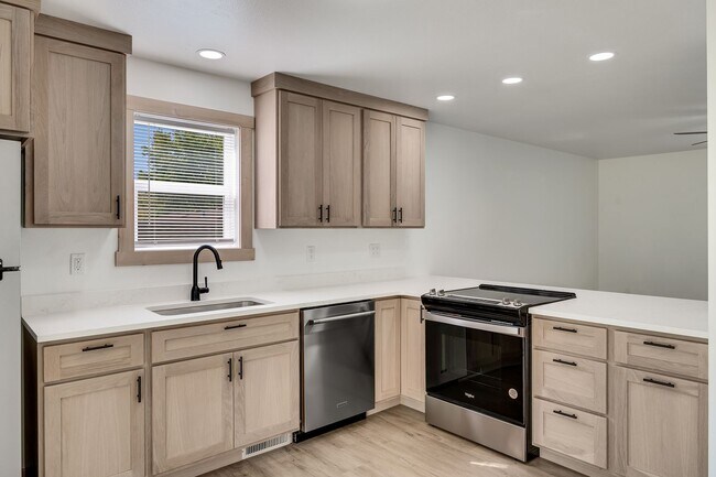 Primary Photo - Cardinal Ave