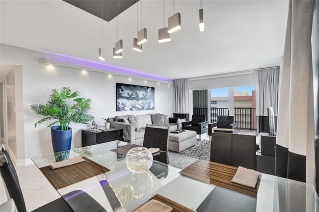 Building Photo - 1150 Hillsboro Mile