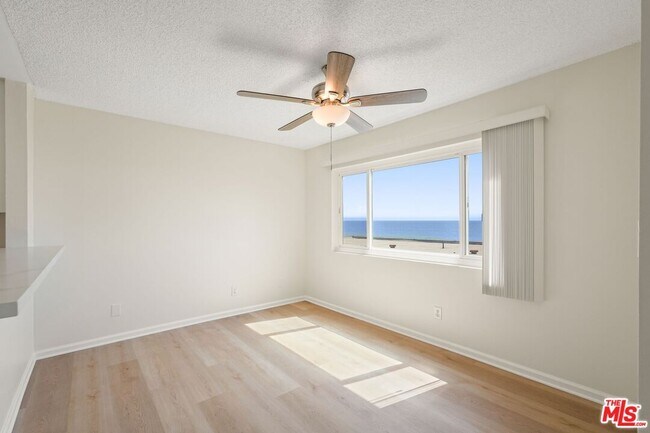 Building Photo - 18004 Coastline Dr