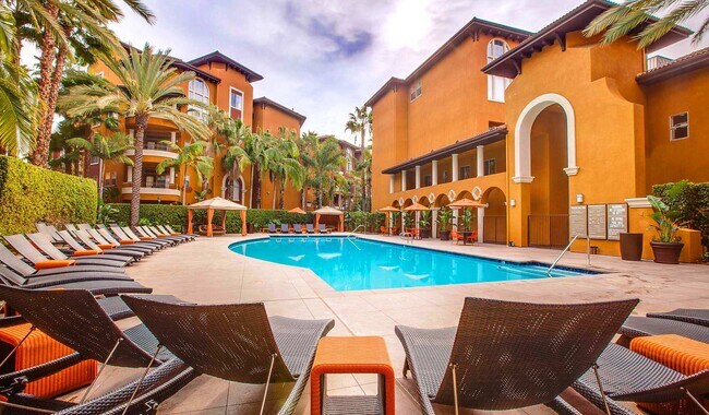 Building Photo - 344 Hauser Blvd