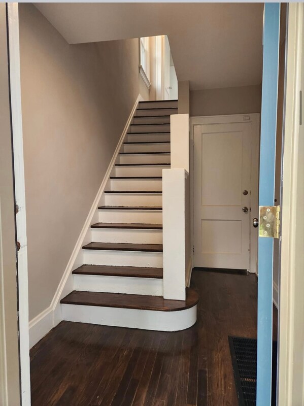 Building Photo - 6848 Buckingham Pl