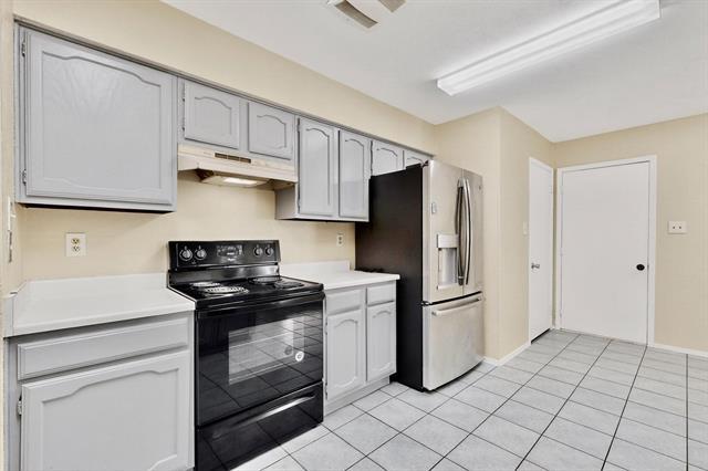 Building Photo - 2426 Sutton Dr