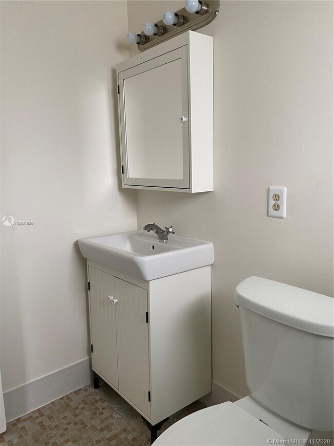 Building Photo - 4300 SW 67th Ave