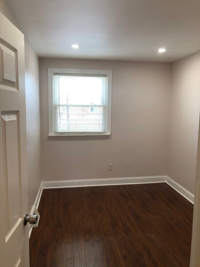 Building Photo - 203 Alnus St