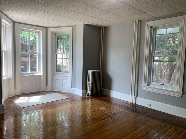 Building Photo - 270 N York St