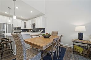 Building Photo - Executive Luxury Living at Colonial Heritage