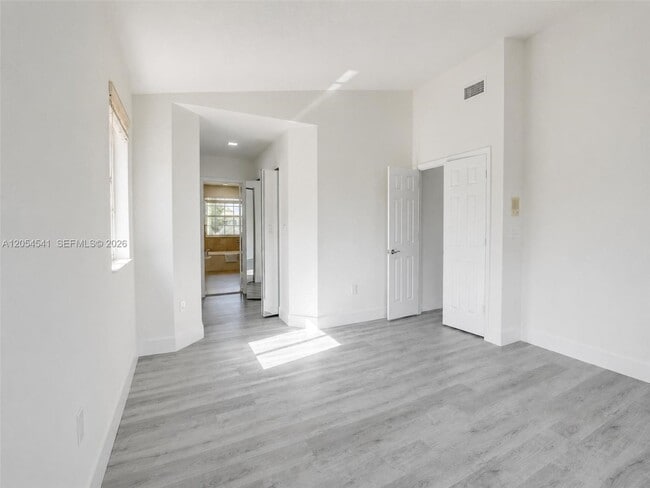 Building Photo - 10956 NW 73rd St