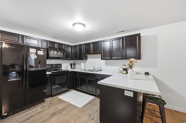 Building Photo - 86 E Rose Way