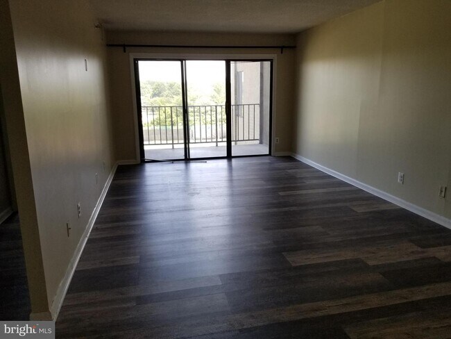 Building Photo - 9200 Edwards Way