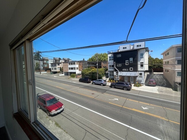 Building Photo - BEAUTIFUL NEWLY UPDATED 1 bed / 1 bath at ...