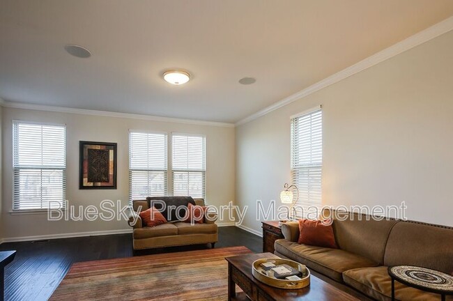 Building Photo - 822 Oval Park Ln