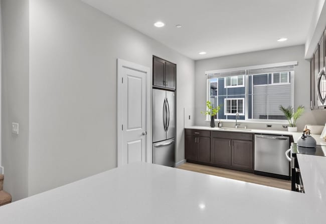 Building Photo - Stunningly Upgraded 2-Bed, 2.5-Bath Townho...