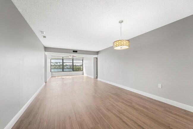 Building Photo - 3636 Whitehall Dr