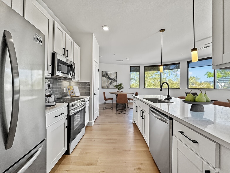 Building Photo - Instrata Upper Kirby