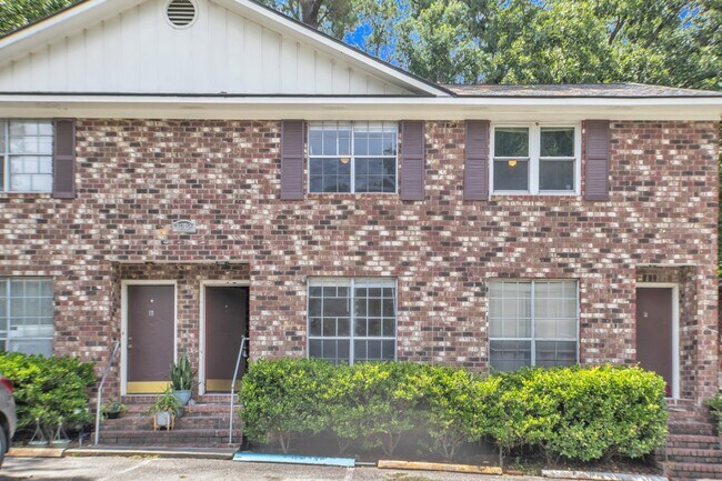 Primary Photo - 1212 Boone Hill Rd