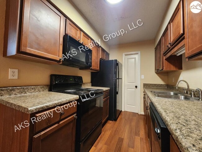 Building Photo - 1108 Chapel Creek Dr