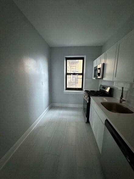 Interior Photo - Palisades Towers