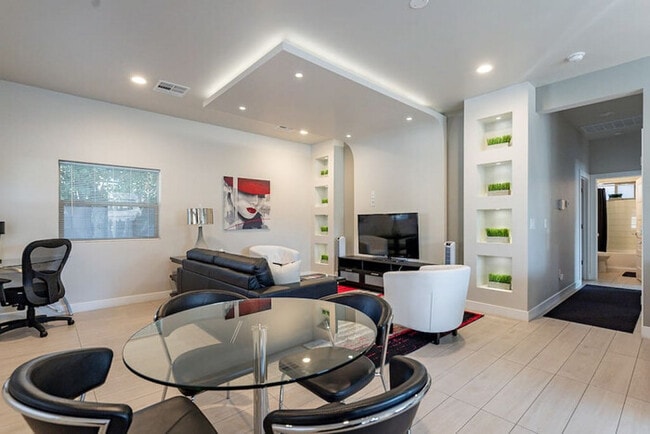 Building Photo - PHX Retreat  2 Bedroom 2 Bath Home in Hist...