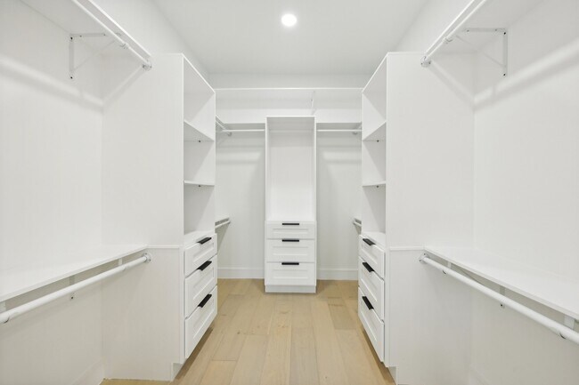 Building Photo - 3729 Rio Vista St