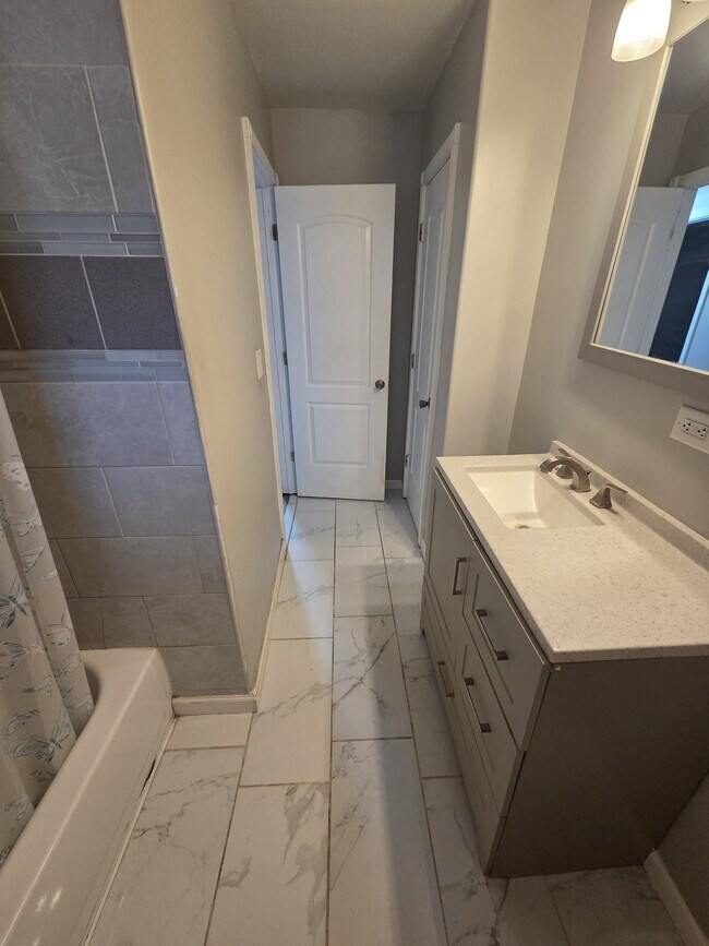 Building Photo - 2210 Capri Ave