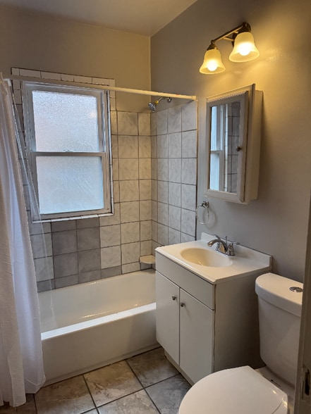 Building Photo - 15878 Kentucky St