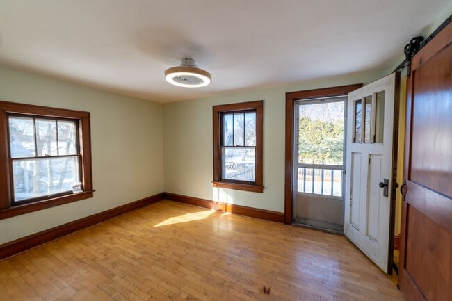 Building Photo - 3 Bedroom Appleton House