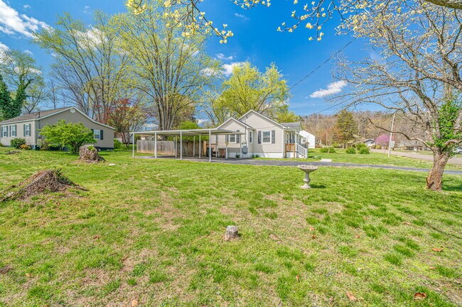 Building Photo - 3701 Vera Dr