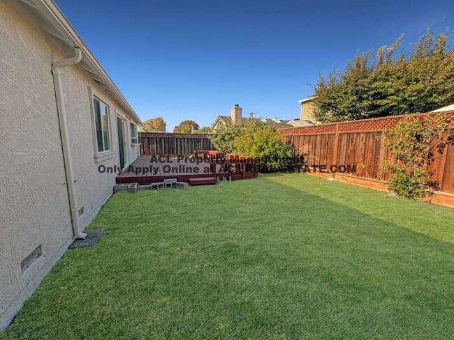 Building Photo - Charming San Lorenzo Village Home with Solar & Spacious Backyard