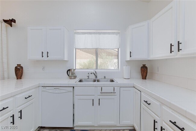 Building Photo - 8616 Crest Hill