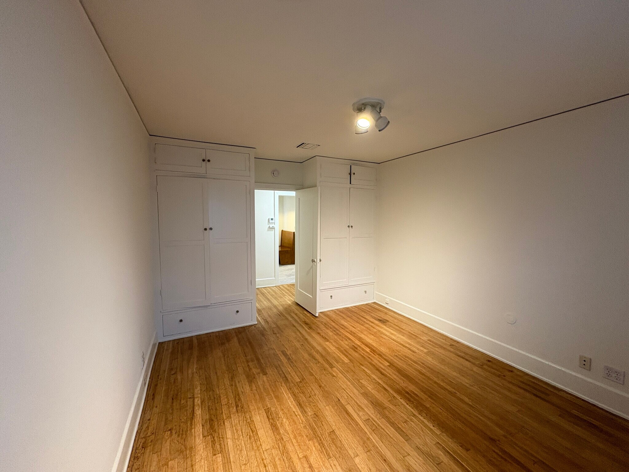 Building Photo - 894 S Los Robles Ave