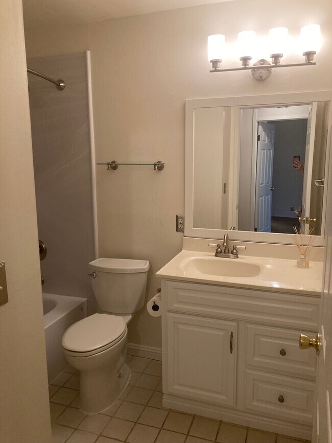 Newer tub/ shower - 1241 Homestead Ave
