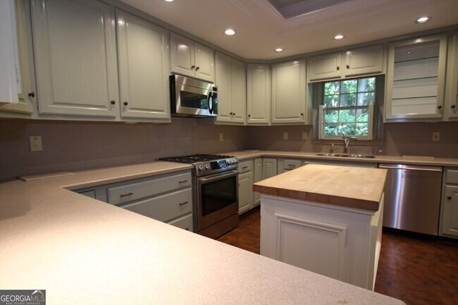 Building Photo - 55 Ivy Chase NE
