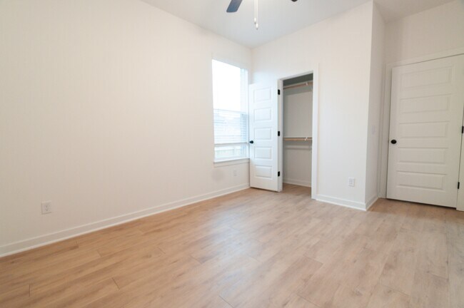 Building Photo - 453 W Gosling Isle