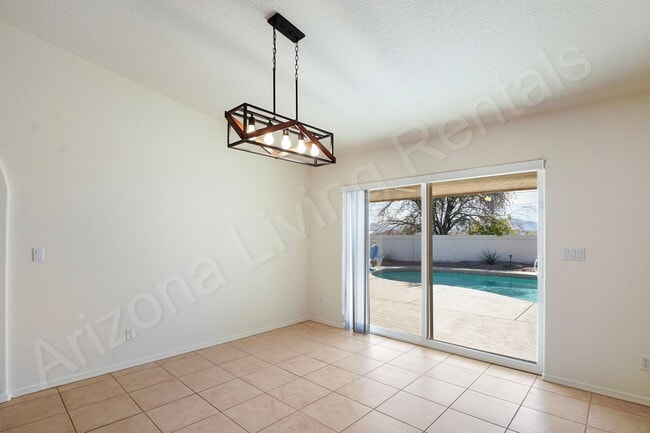 Building Photo - CUL-DE-SAC POOL HOME!