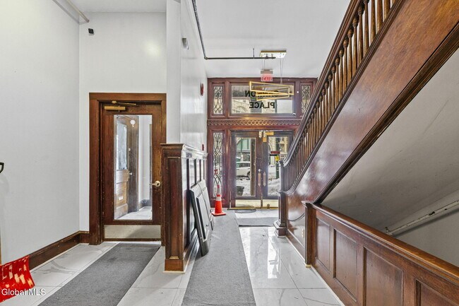 Building Photo - 5 Broadway